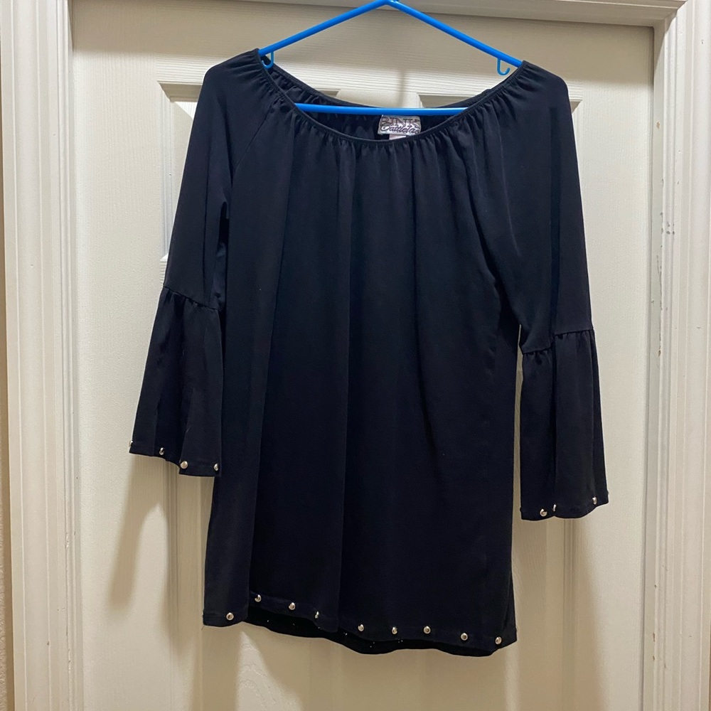 Bell sleeve blouse 🖤